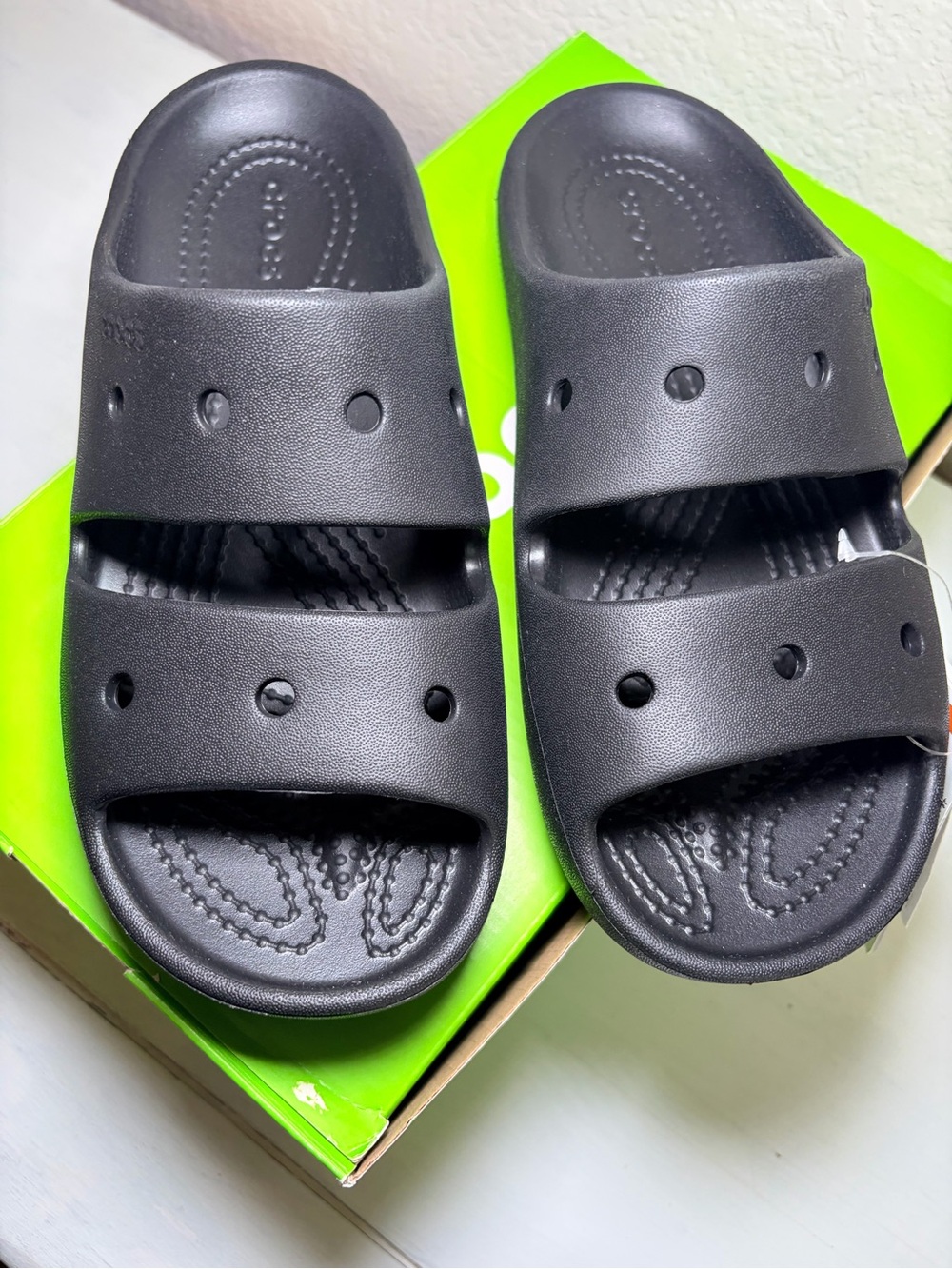 Crocs Classic Sandal v2 Black Men 3/Women 5 New in box with tags. - Picture 2 of 10